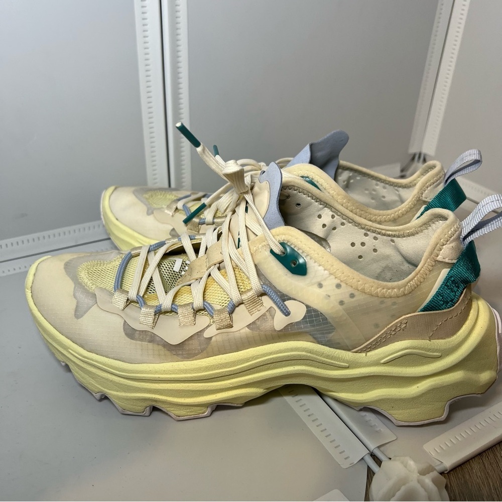 Sorel WOMEN'S KINETIC™ BREAKTHRU TECH LACE SNEAKER yellow size 7.5
